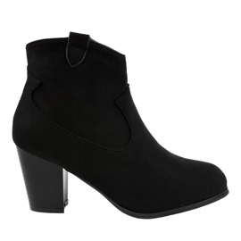 Svarta stövletter i mocka på F166-5-stolpen