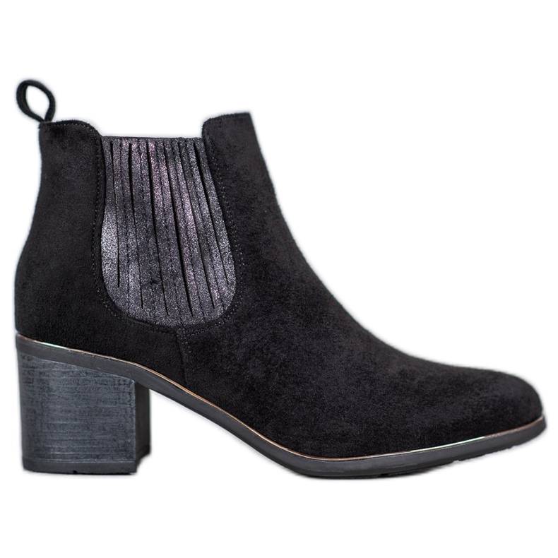 Filippo Stövlar på ett inlägg svart