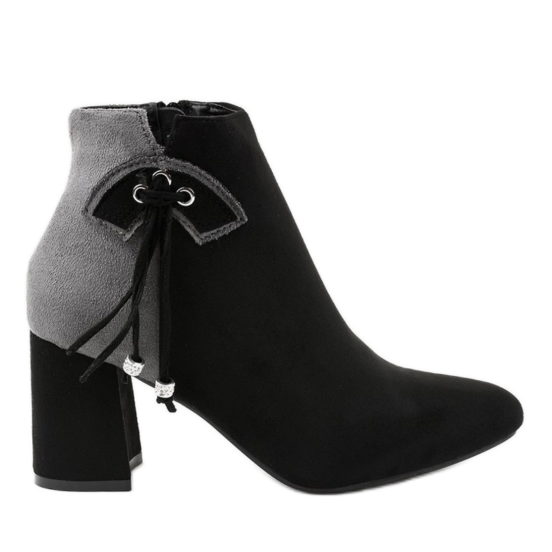 Svarta stövletter i mocka på H372 -stolpen grå