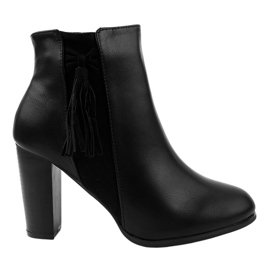 Svarta fotkängor med fransar i F880