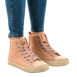 Rosa isolerade sneakers T-040 svart