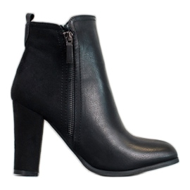 SHELOVET Stövlar på ett inlägg svart