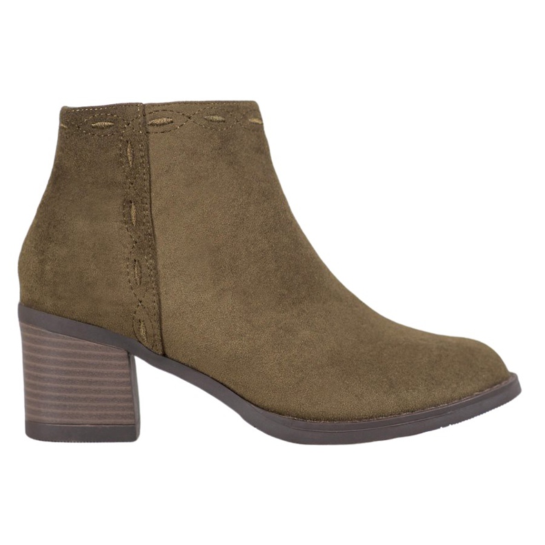 Kylie Olive Booties på ett inlägg grön