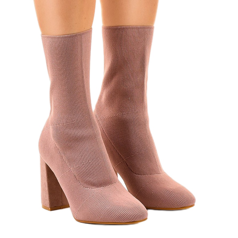 Rosa stövlar på QQ08 -stolpen