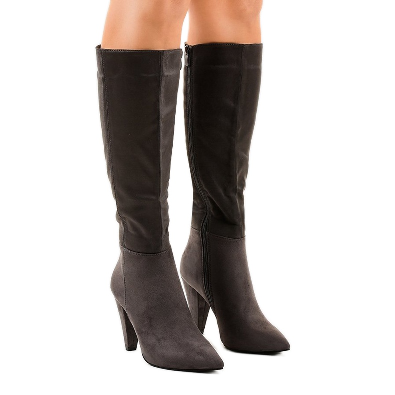 Grå mocka damskor på 8677 -stolpen