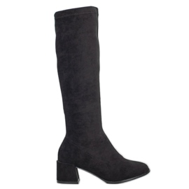 Filippo Mocka stövlar på en pelare svart