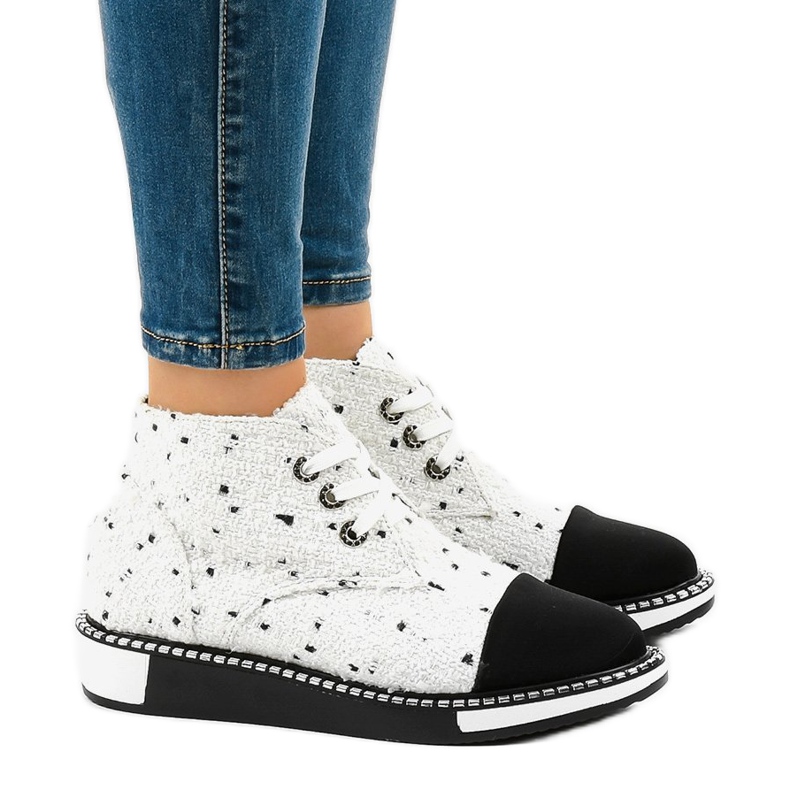 Vita spetsskor TS1811