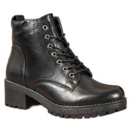 Filippo Fångare på plattformen svart