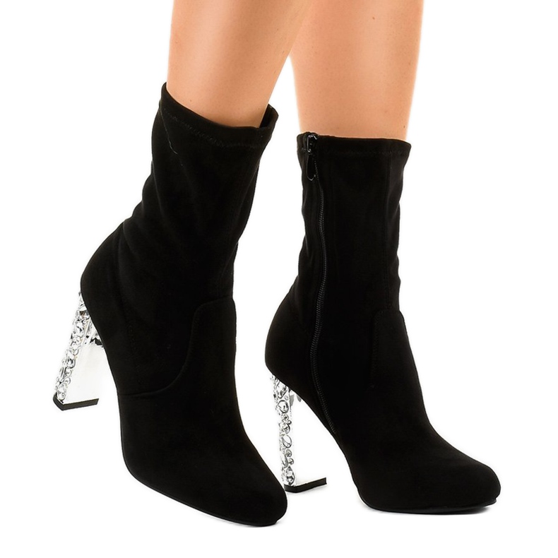 Svarta stövletter i mocka på BM178 -stolpen