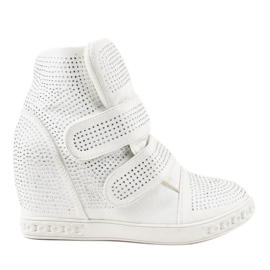 Vita wedge sneakers med KLS-112-3 dubbar