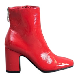 Seastar Lackerade stövlar på stolpen röd