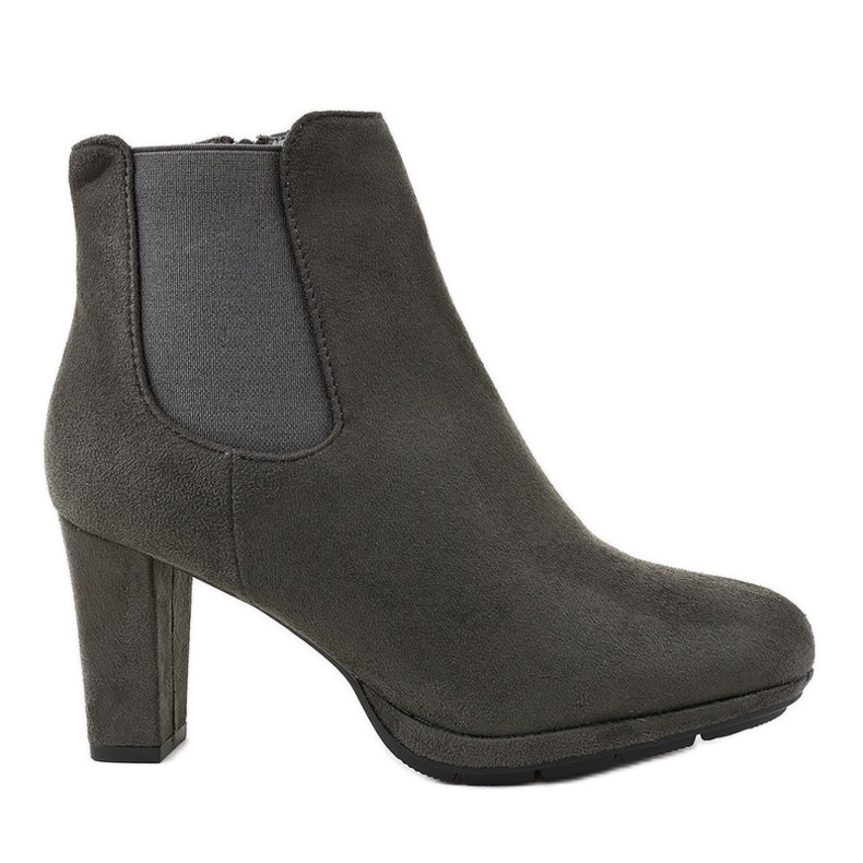 Grå stövlar på F156-2 stolpen