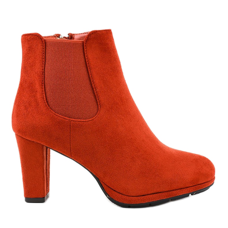 Röda fotkängor på F156-2 stolpen