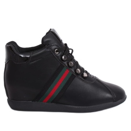 Svarta skor på en dold kil K1833909 Negro