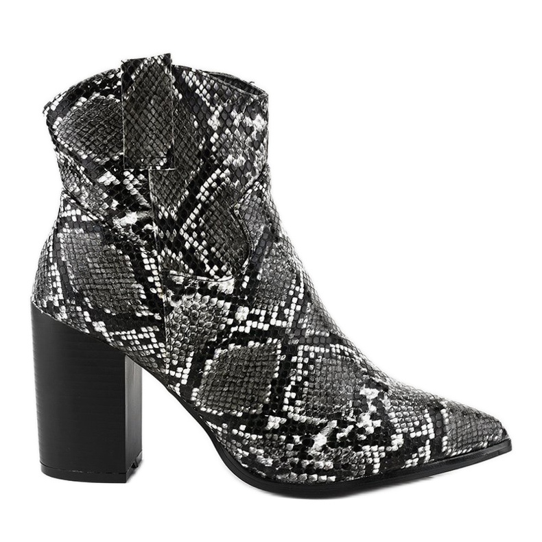 Svarta stövlar på OL-11 ormstolpen