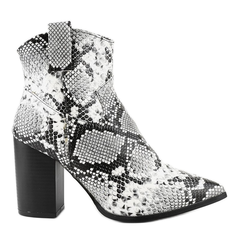 Svarta fotkängor på YL20-1 ormstolpe vit grå