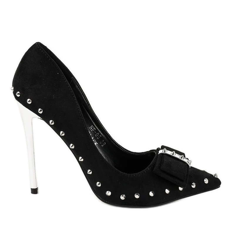 Svarta pumpar på NF-05 hälen