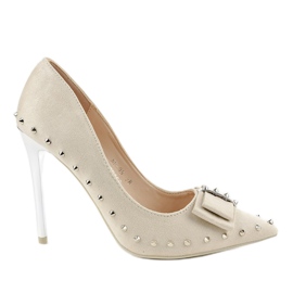 Beige pumps på en NF-05 häl