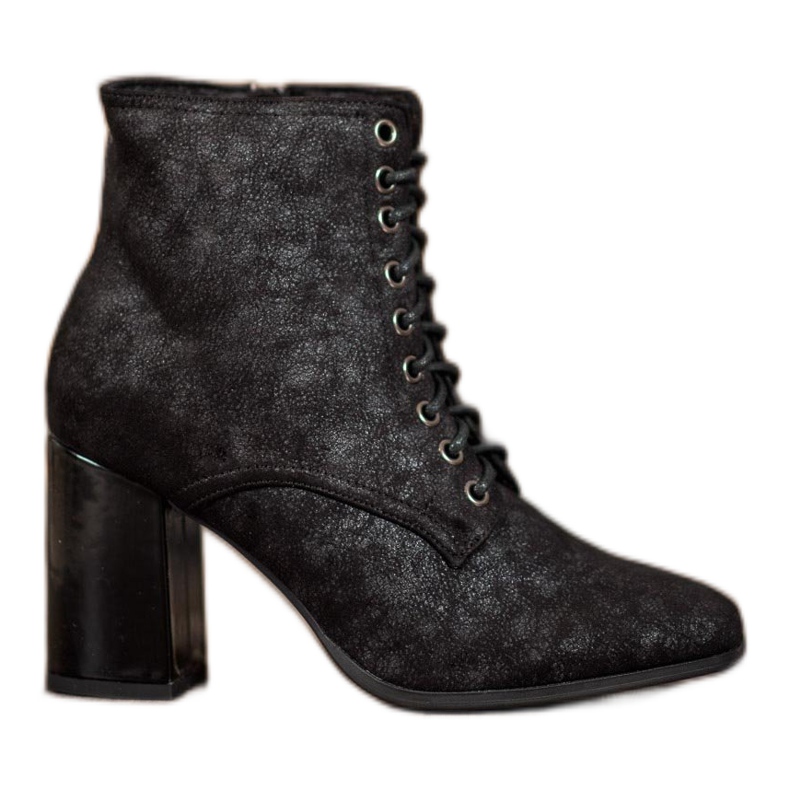 Kylie Knutna stövlar på ett inlägg svart