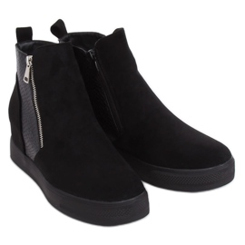 Svarta RQ235 Svarta stövlar på en dold kil