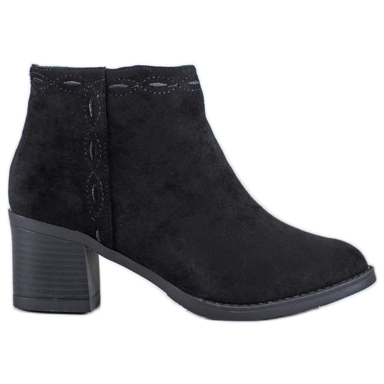 Kylie Svarta stövlar på ett inlägg