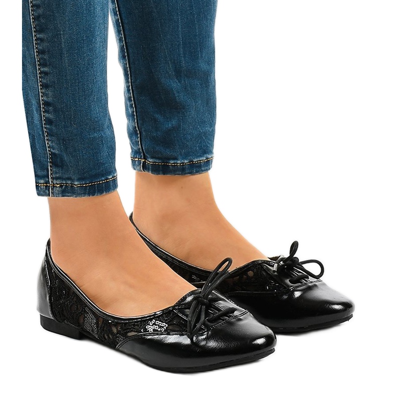 Svart genombruten snörning ballerina 61305