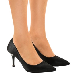Svarta pumpar med låg klack 1756-255