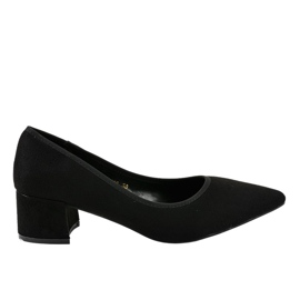 Svart mocka pumpar på L436 pelaren