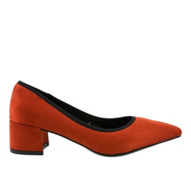 Röda mockapumpar på pelaren L436