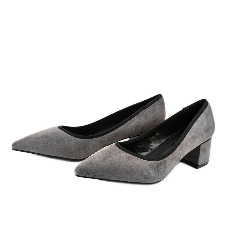 Grå mockapumpar på pelaren L436 gul