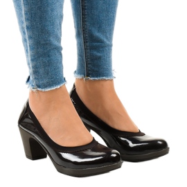 Brunlackerade pumpar på pelaren 579-2