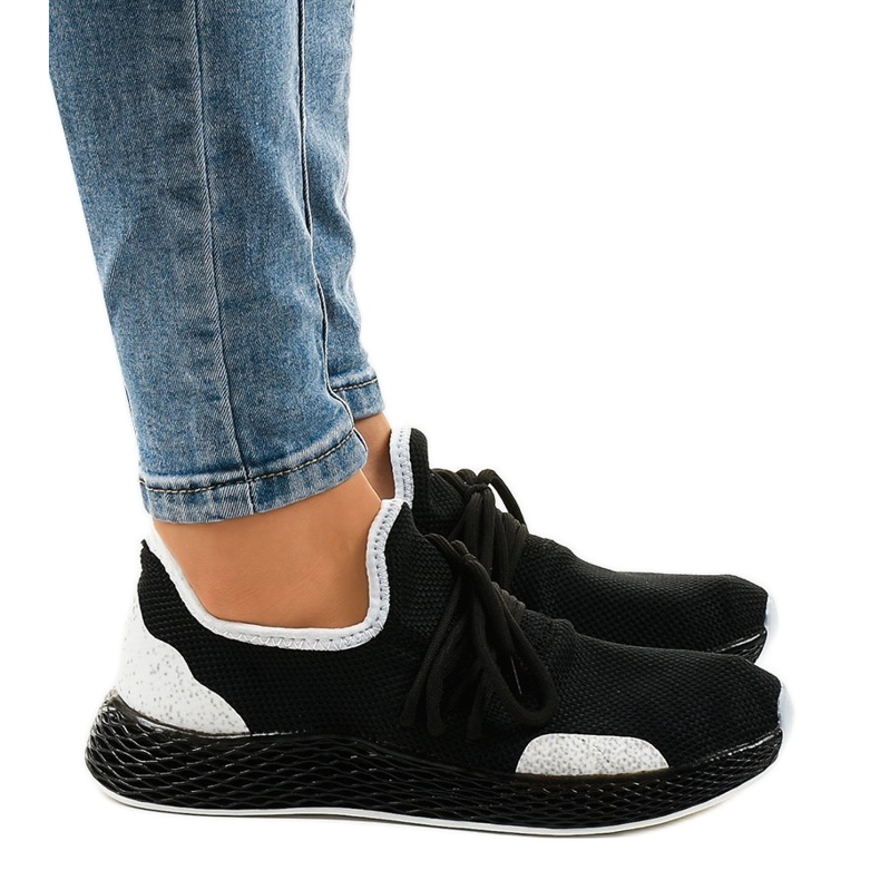 Svarta kvinnors sportskor B-6851