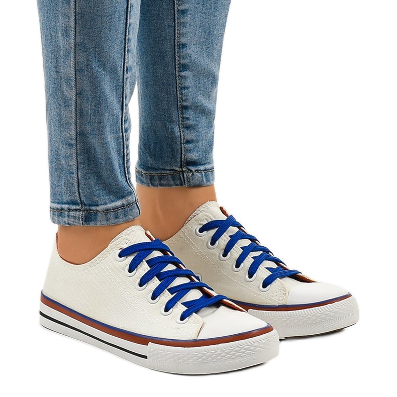 Klassiska vita låga sneakers W03