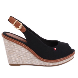 Svarta sandaler på kilklack R132P Svart