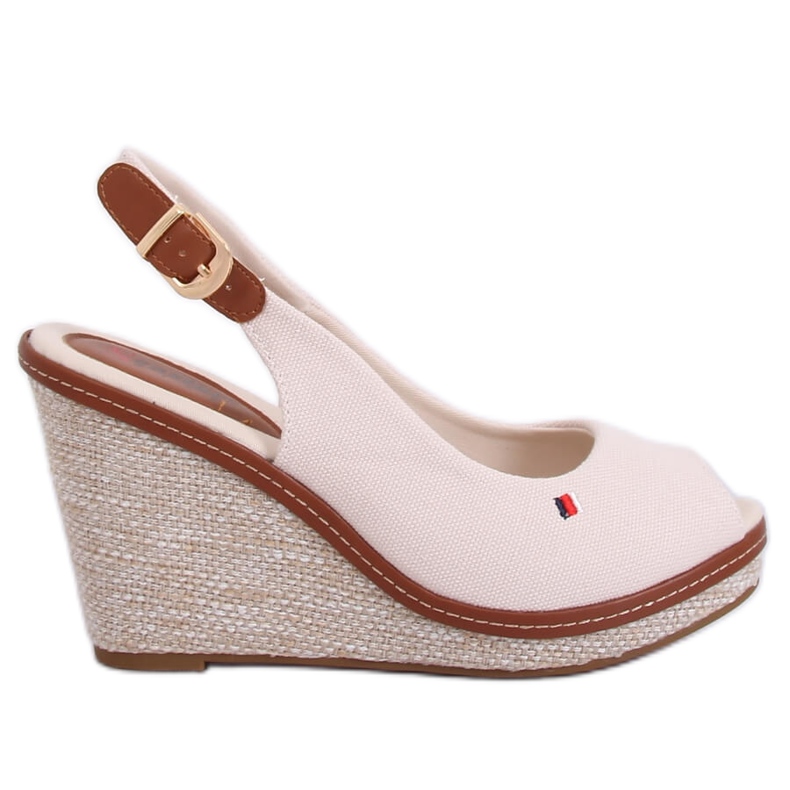 Sandaler på en beige kil R132P Beige