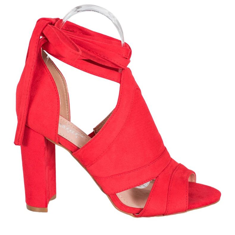 Seastar Knutna sandaler på ett inlägg röd