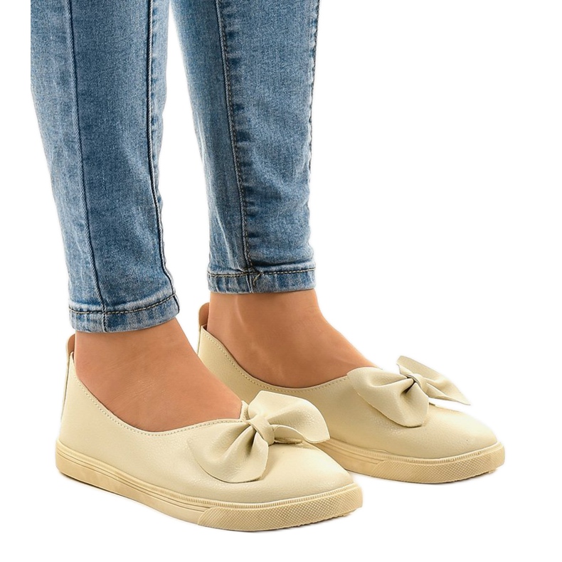 Beige slip-on sneakers 8895-3