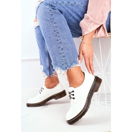 SEA Vitlackerade skor för kvinnor NC991