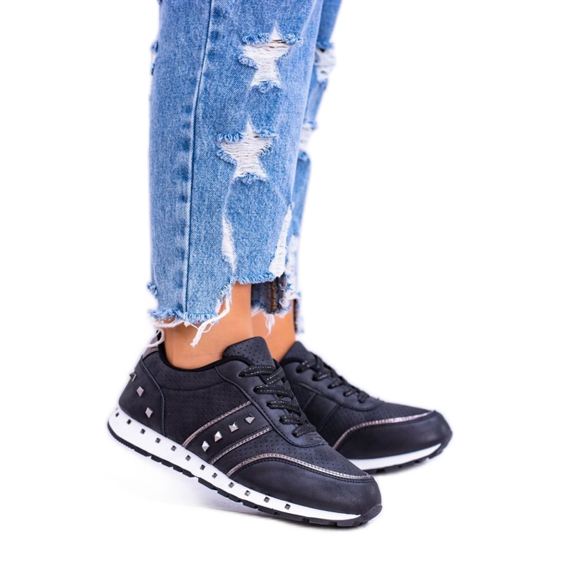 EVE Svarta sportskor med dubbar 8SP30-0449