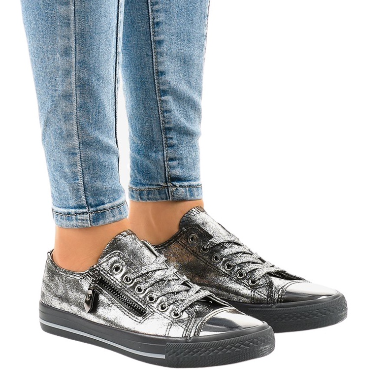 Grå blanka sneakers TL-64