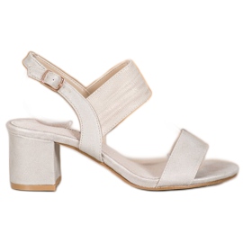 Goodin Casual sandaler på en bar beige gyllene