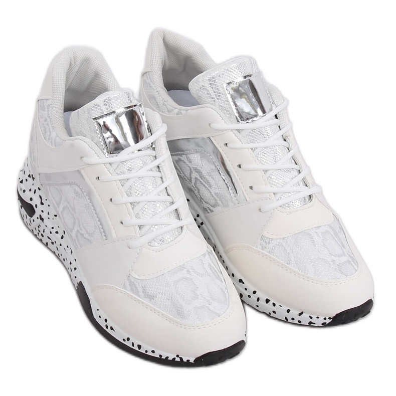 Vita sportskor på kilklacken C131 Blanco