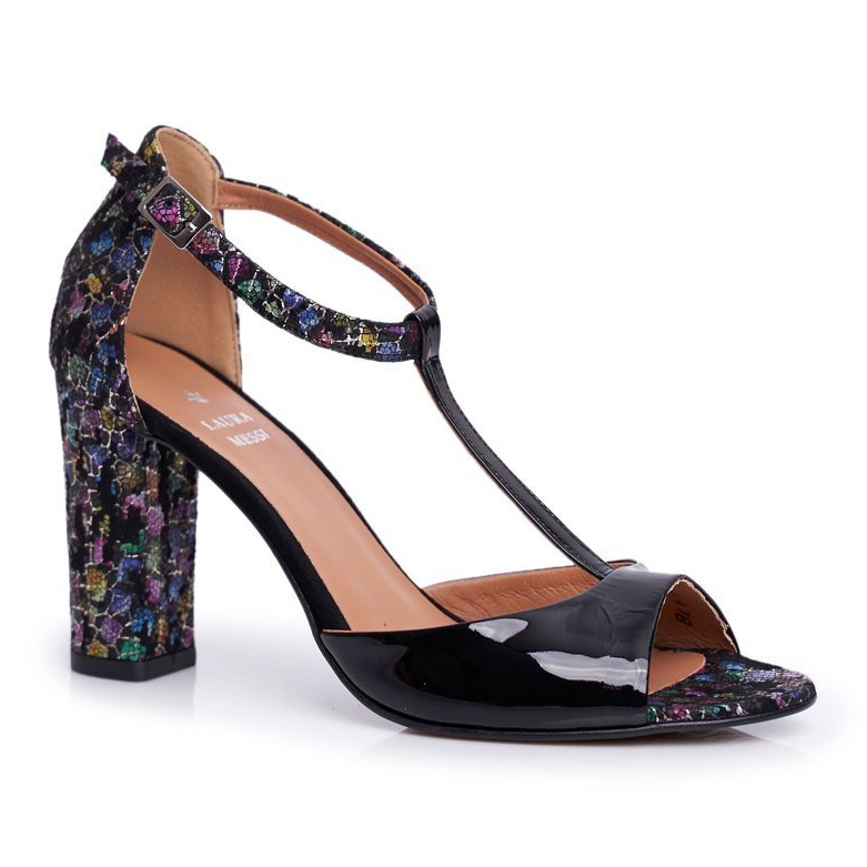 Sandaler på en bar Laura Messi 1916 svarta kristaller