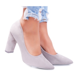 SEA Kvinnors pumpar på en klack mocka grå jordgubbe