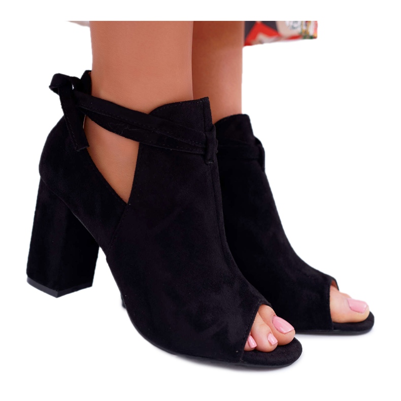 Vinceza Svarta stövlar sandaler på en bar Öppna tår grå