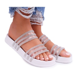 Moow Tofflor för kvinnor med Cubic Zirconia White Larena vit