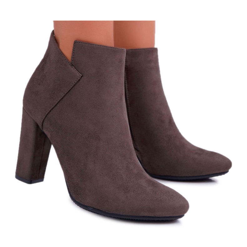 Vinceza Dam stövlar på hälen mocka khaki volang kaki