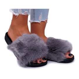Tofflor för kvinnor med pälsgrå och svart