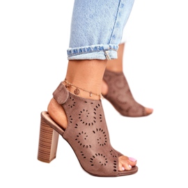 EVE Kvinnors sandaler på en häl med kardborre kaki -regler