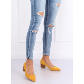 Pumpar på en träklack CL75P Gul honung